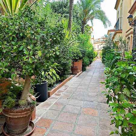 Belgravia Club, Marina