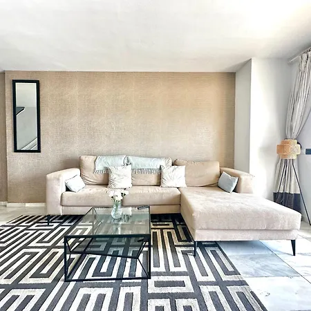 Belgravia Club, Marina Holiday home